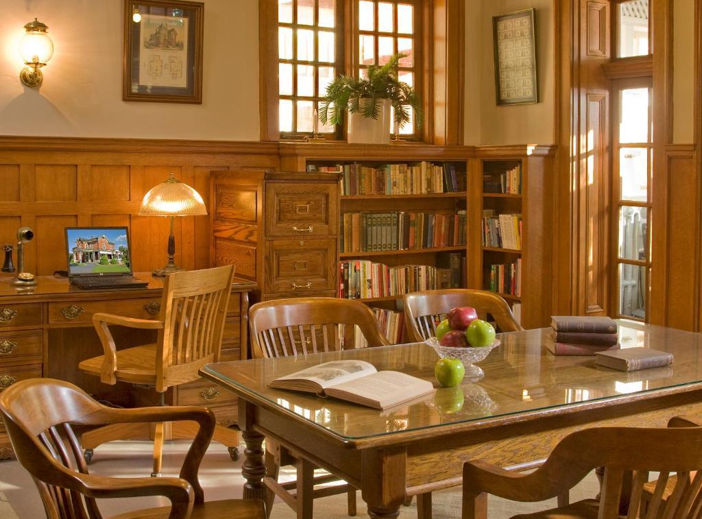 The Carriage House Inn B&B Линчберг Экстерьер фото