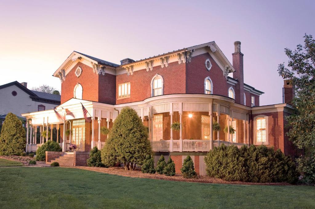 The Carriage House Inn B&B Линчберг Экстерьер фото