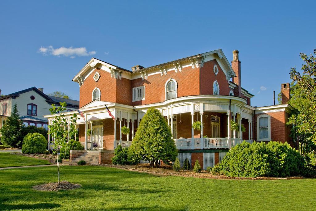 The Carriage House Inn B&B Линчберг Экстерьер фото