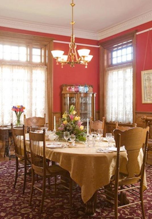 The Carriage House Inn B&B Линчберг Экстерьер фото